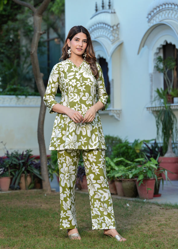 Myaza Women Green Tunic Pant Co-ords Set with Coat